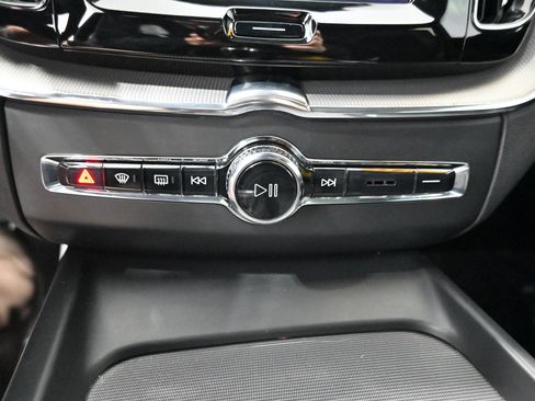 Used 2019 Volvo XC60 T5 R-Design w/ Protection Package Premier AWD/4WD image 18