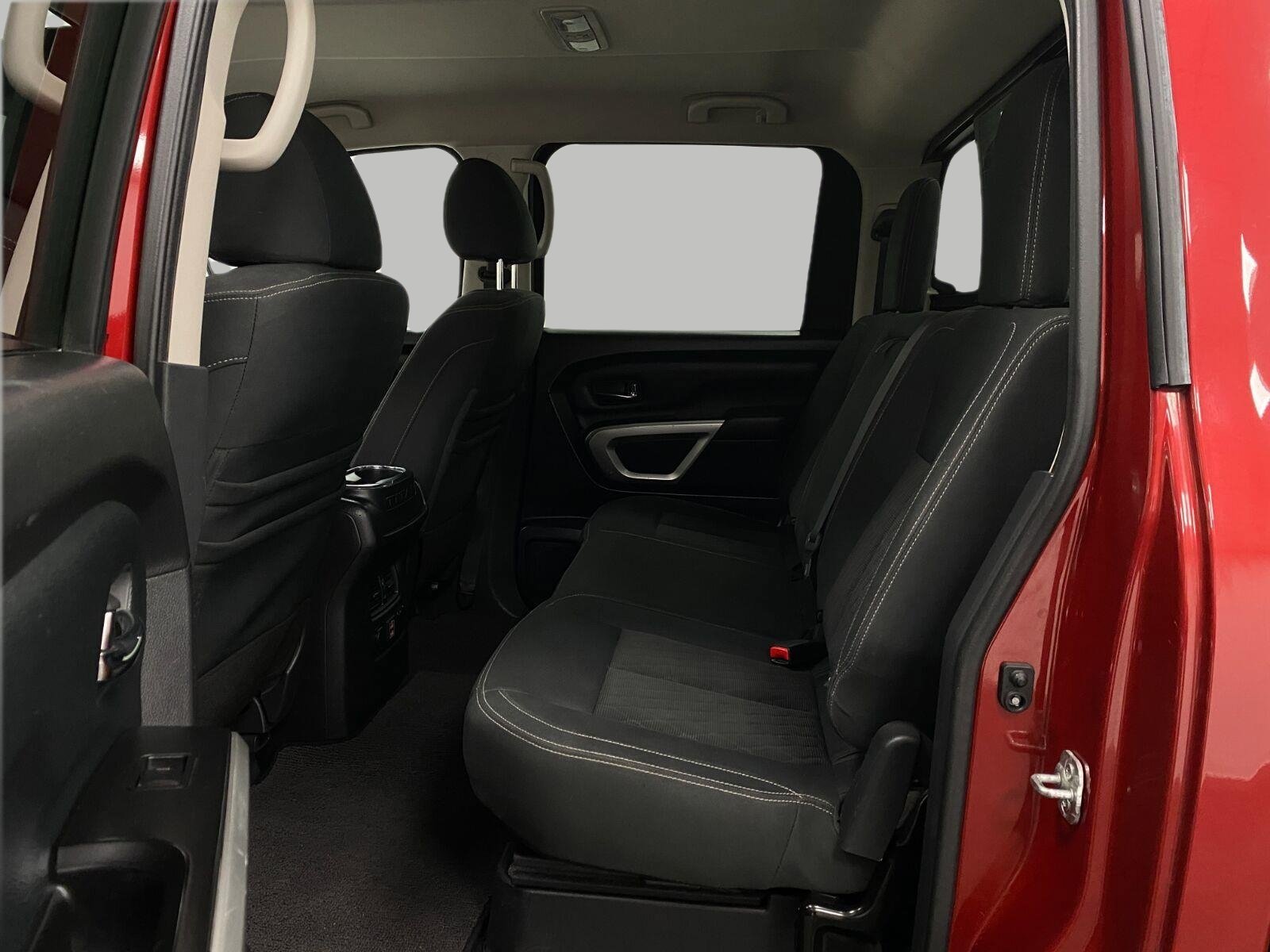 Used 2019 Nissan Titan SV AWD/4WD image 29
