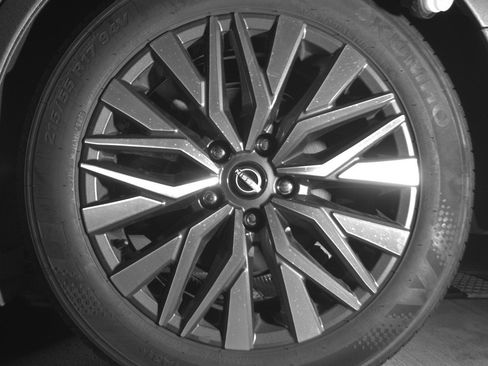 Used 2025 Nissan Altima 2.5 SV FWD image 14