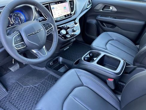 New 2025 Chrysler Voyager LX image 10