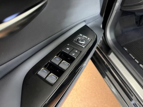Used 2025 Lexus ES 350 w/ Technology Package FWD image 18