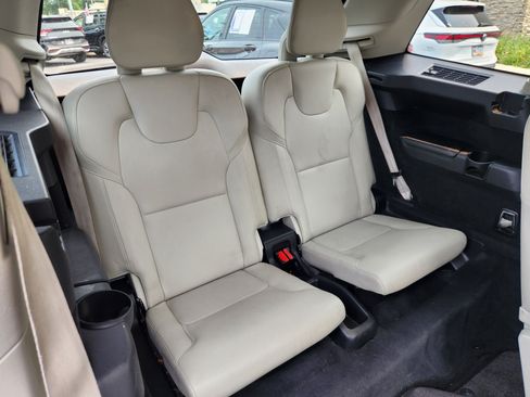Used 2020 Volvo XC90 T6 Momentum AWD/4WD image 17