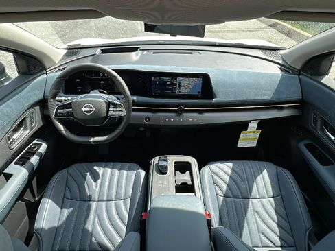 New 2025 Nissan Ariya Platinum image 11