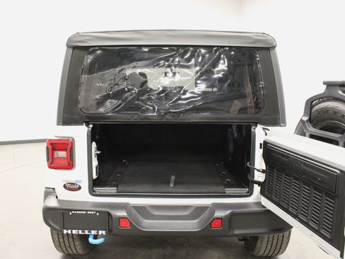Used 2023 Jeep Wrangler Sahara image 13