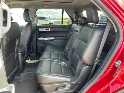 Used 2023 Ford Explorer XLT w/ Equipment Group 202A AWD/4WD image 8