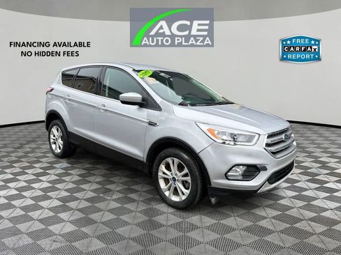 Used 2017 Ford Escape SE image 1