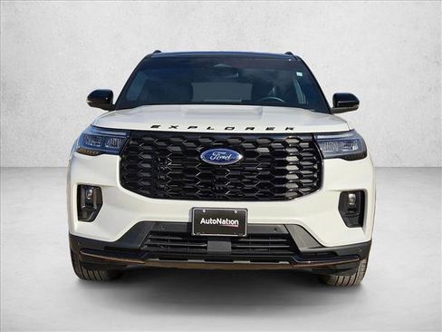 Used 2025 Ford Explorer ST-Line AWD/4WD image 2