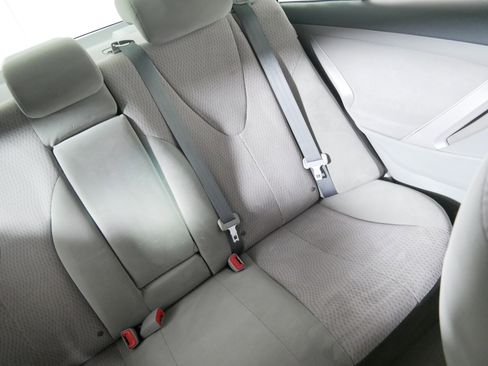 Used 2011 Toyota Camry LE image 14