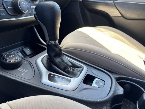 Used 2015 Jeep Cherokee Latitude AWD/4WD image 23