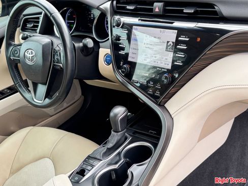 Used 2020 Toyota Camry XLE w/ Carpet Mat Package FWD image 10