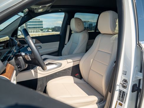Certified 2025 Mercedes-Benz GLE 450e 4MATIC w/ Winter Package image 24