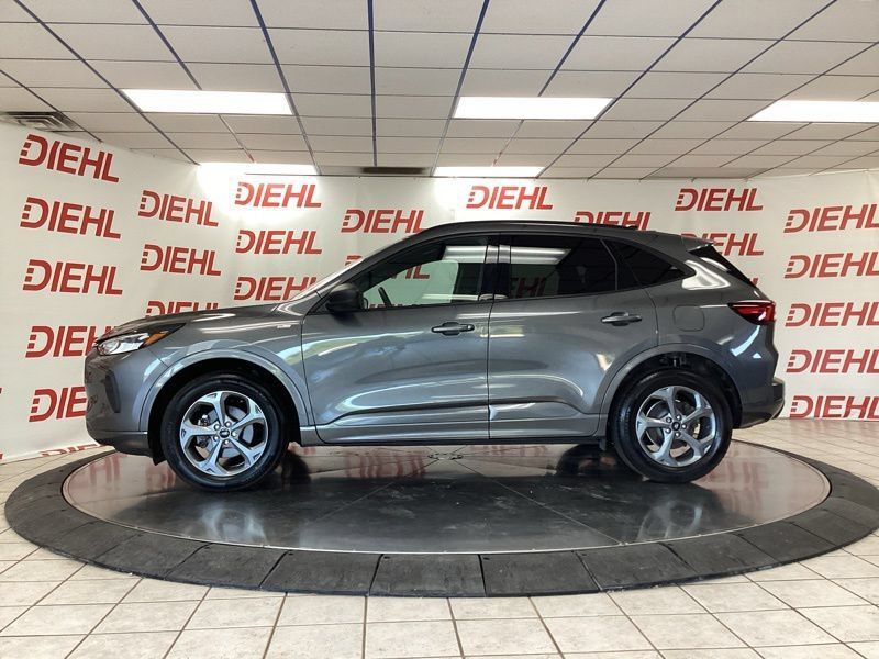 Used 2023 Ford Escape ST-Line w/ Tech Pack #1 AWD/4WD image 4