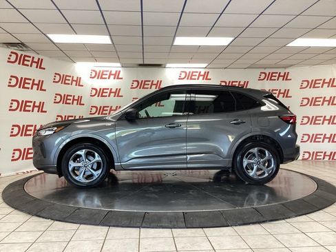 Used 2023 Ford Escape ST-Line w/ Tech Pack #1 AWD/4WD image 4
