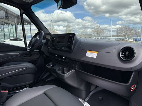 New 2024 Mercedes-Benz Sprinter 2500 image 21