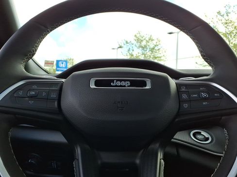 Used 2023 Jeep Grand Cherokee L Laredo AWD/4WD image 30