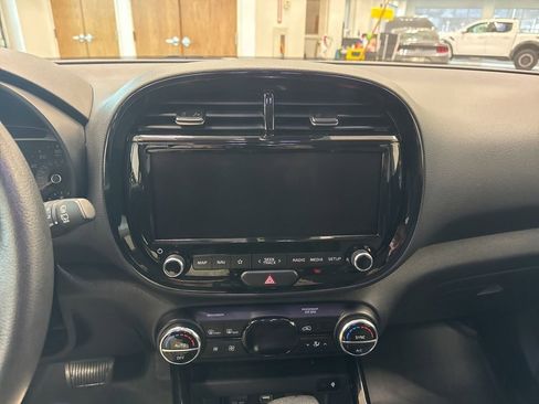 Used 2022 Kia Soul S image 4