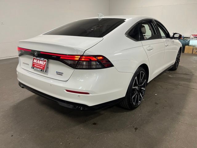 Used 2024 Honda Accord Touring image 3