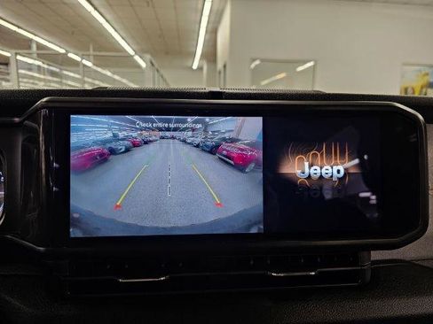 Used 2024 Jeep Wrangler Unlimited image 23