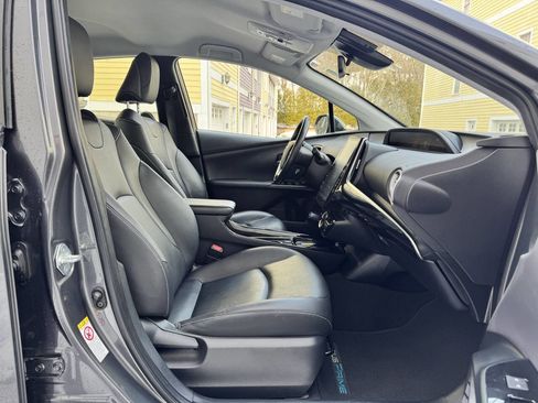 Used 2021 Toyota Prius Prime XLE w/ Carpet Mat Package (TMS) image 12