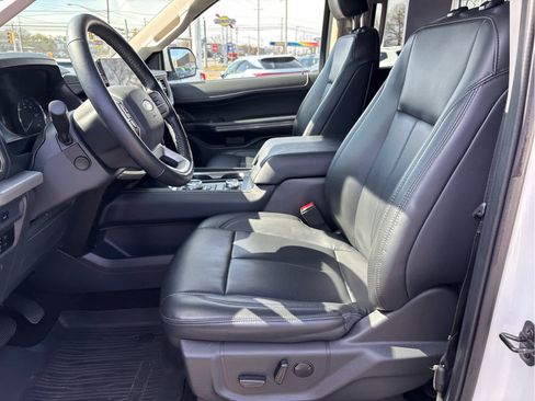 Used 2023 Ford Expedition XLT image 8