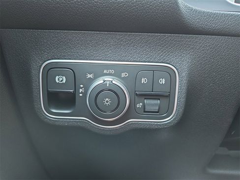 Used 2026 Mercedes-Benz GLB 250 4MATIC image 28