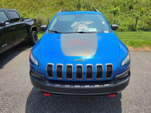 Used 2018 Jeep Cherokee Trailhawk w/ Quick Order Package 27L AWD/4WD image 2