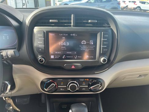 Used 2025 Kia Soul LX w/ LX Technology Package FWD image 17