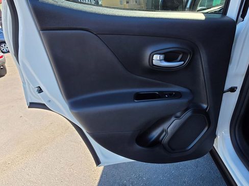 Used 2023 Jeep Renegade Latitude image 21