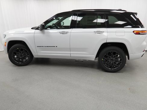 New 2025 Jeep Grand Cherokee Summit w/ Obsidian Package image 14