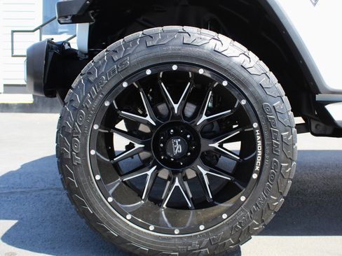 Used 2021 Jeep Wrangler Unlimited Sahara w/ Uconnect 4C Nav & Sound Group AWD/4WD image 14