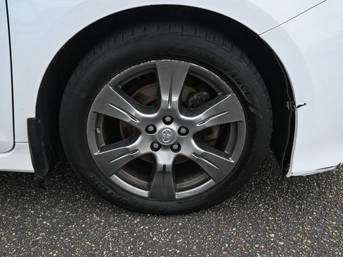 Used 2017 Toyota Sienna SE FWD image 15