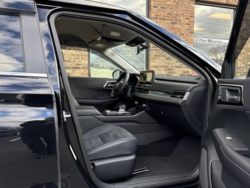 Used 2025 Mitsubishi Outlander SE image 15