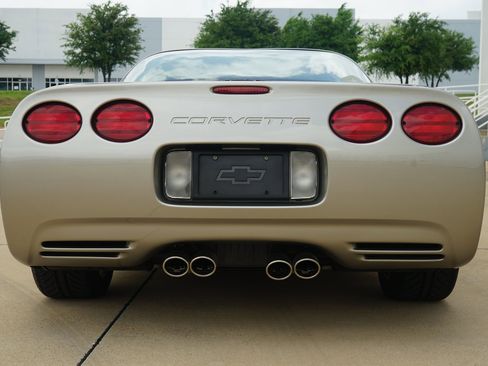 Used 2000 Chevrolet Corvette Coupe w/ Memory Pkg RWD image 12