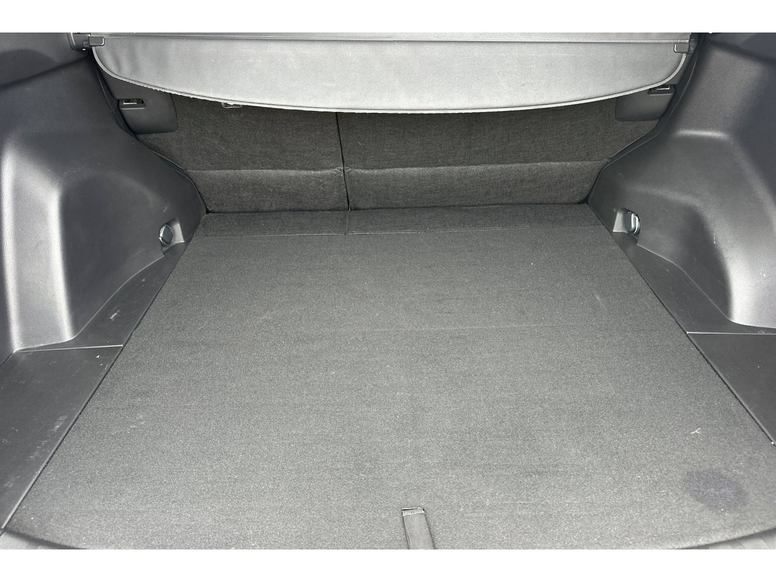 Used 2022 Toyota RAV4 XLE Premium FWD image 17