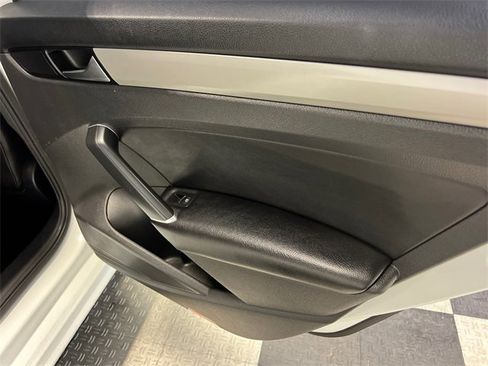 Used 2022 Volkswagen Passat 2.0T SE image 13