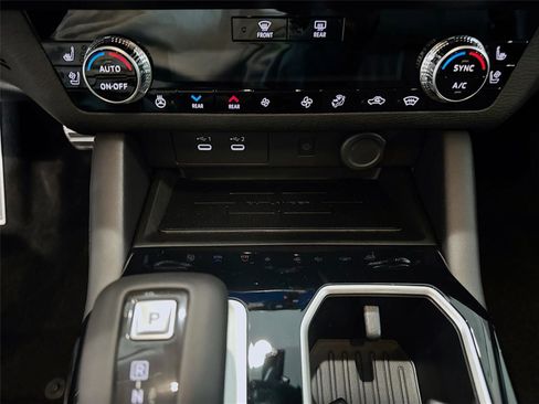 New 2026 Mitsubishi Outlander SEL image 17