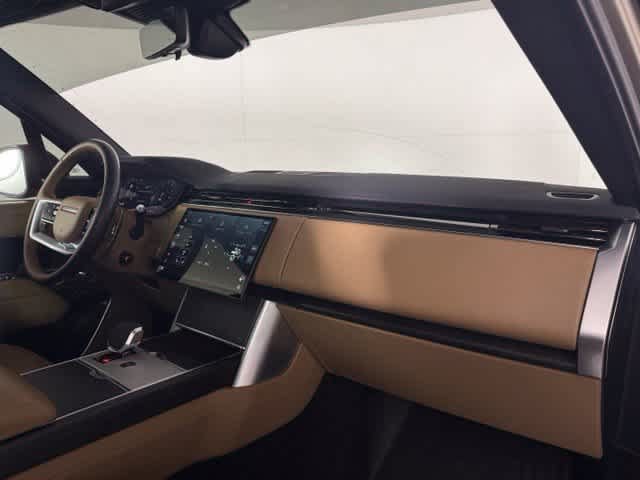 Used 2025 Land Rover Range Rover SE AWD/4WD image 14