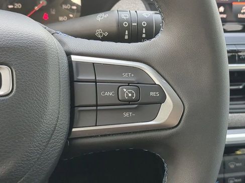 Used 2022 Jeep Compass Latitude FWD image 29