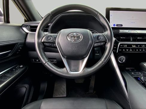 Used 2024 Toyota Venza XLE AWD/4WD image 6