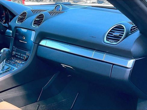 Used 2020 Porsche 718 Boxster RWD image 19