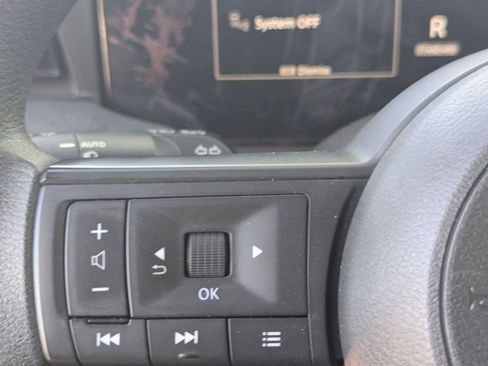 Certified 2025 Nissan Kicks SV image 29