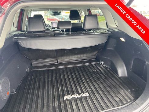 Certified 2022 Toyota RAV4 XLE Premium image 9