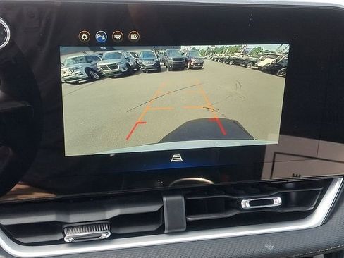 Used 2025 Chevrolet Equinox LT AWD/4WD image 13