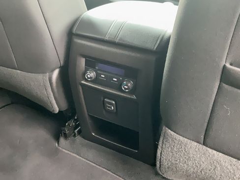 Certified 2022 Chevrolet Traverse LT FWD image 22