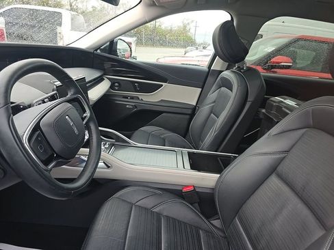 Used 2025 Lincoln Nautilus Reserve image 4