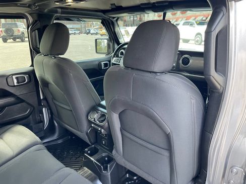Used 2021 Jeep Wrangler Unlimited Sahara AWD/4WD image 33