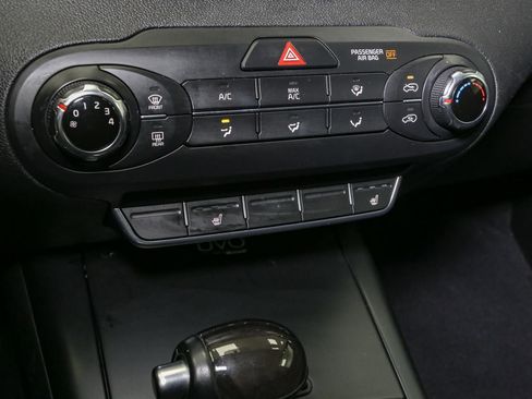 Used 2016 Kia Sorento LX w/ LX Convenience Package image 29