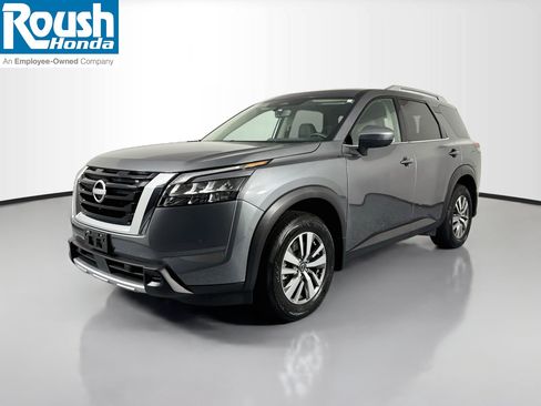 Used 2025 Nissan Pathfinder SL AWD/4WD image 1