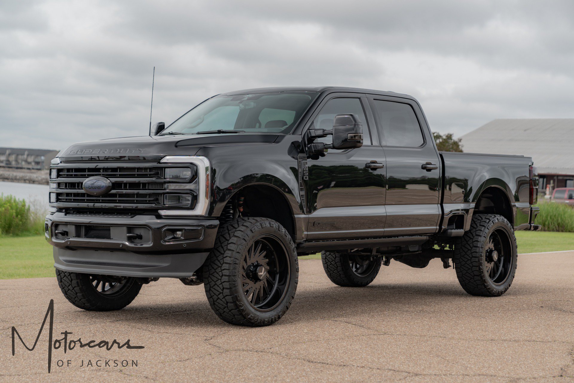 Used 2025 Ford F250 Platinum w/ Platinum Plus Package AWD/4WD image 3
