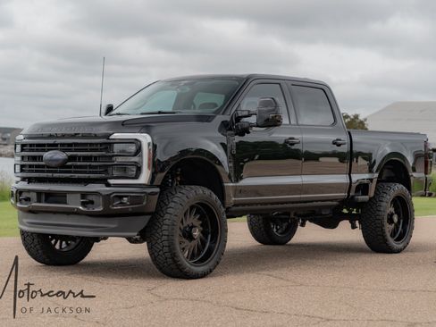 Used 2025 Ford F250 Platinum w/ Platinum Plus Package AWD/4WD image 3